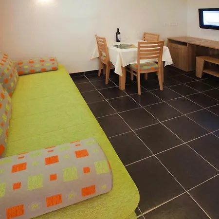 Apartment Holiday Zelena Punta Cin05002 Cya